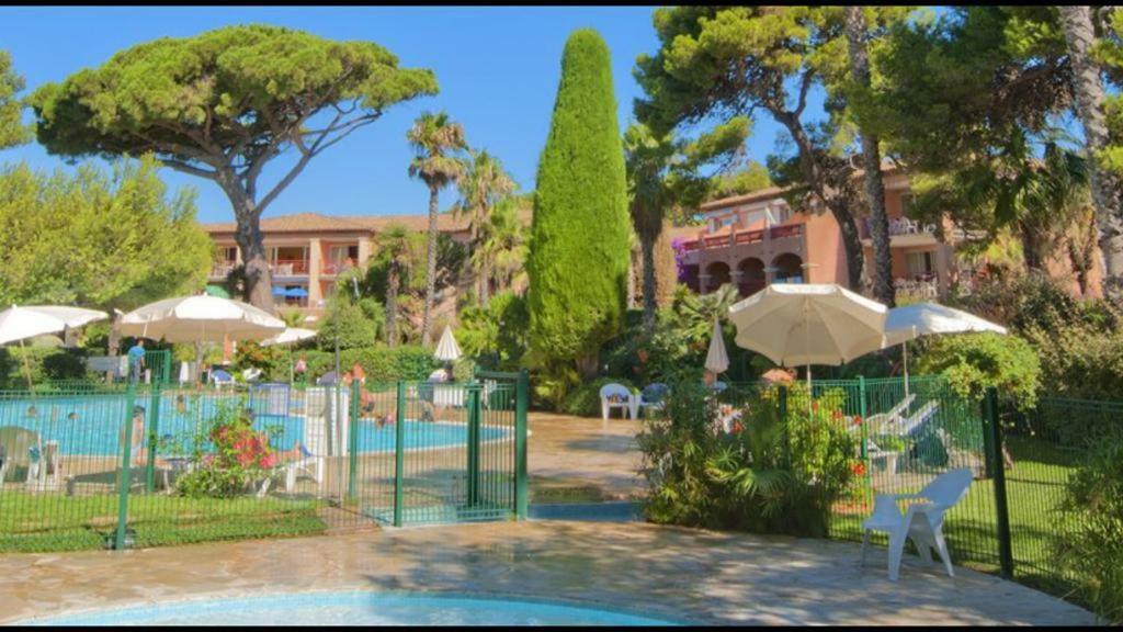 Entre Mer Et Piscine Йер Экстерьер фото
